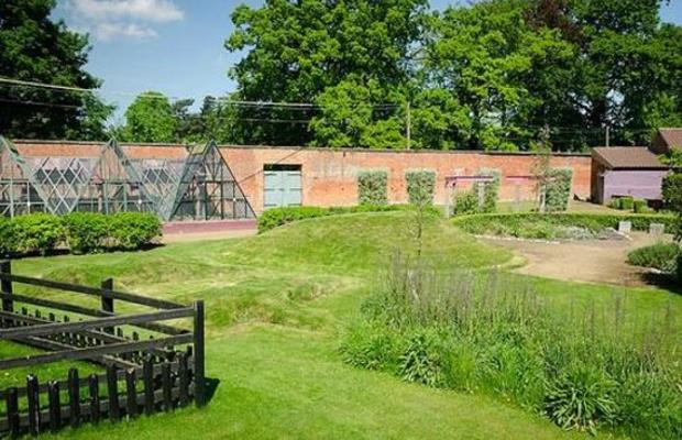 A visit to these beautiful lakeside & walled gardens with its variety of animals and birds.